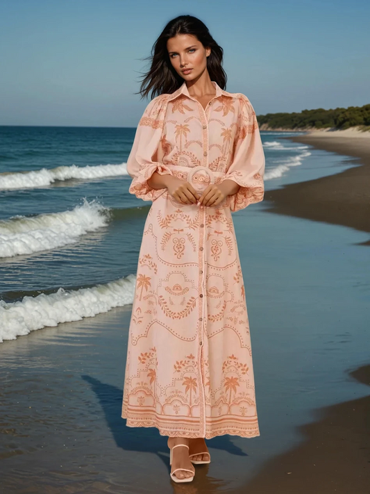 Kleid mit einem blumigen Print.